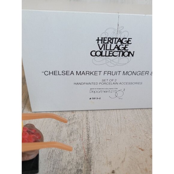 Dept 56 58130 Chelsea market fruit vendor village accessory Xmas - Picture 7 of 7